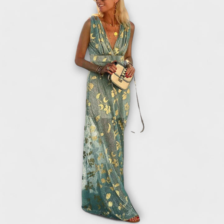 Šaty s výstrihom do V a detailmi z trblietok