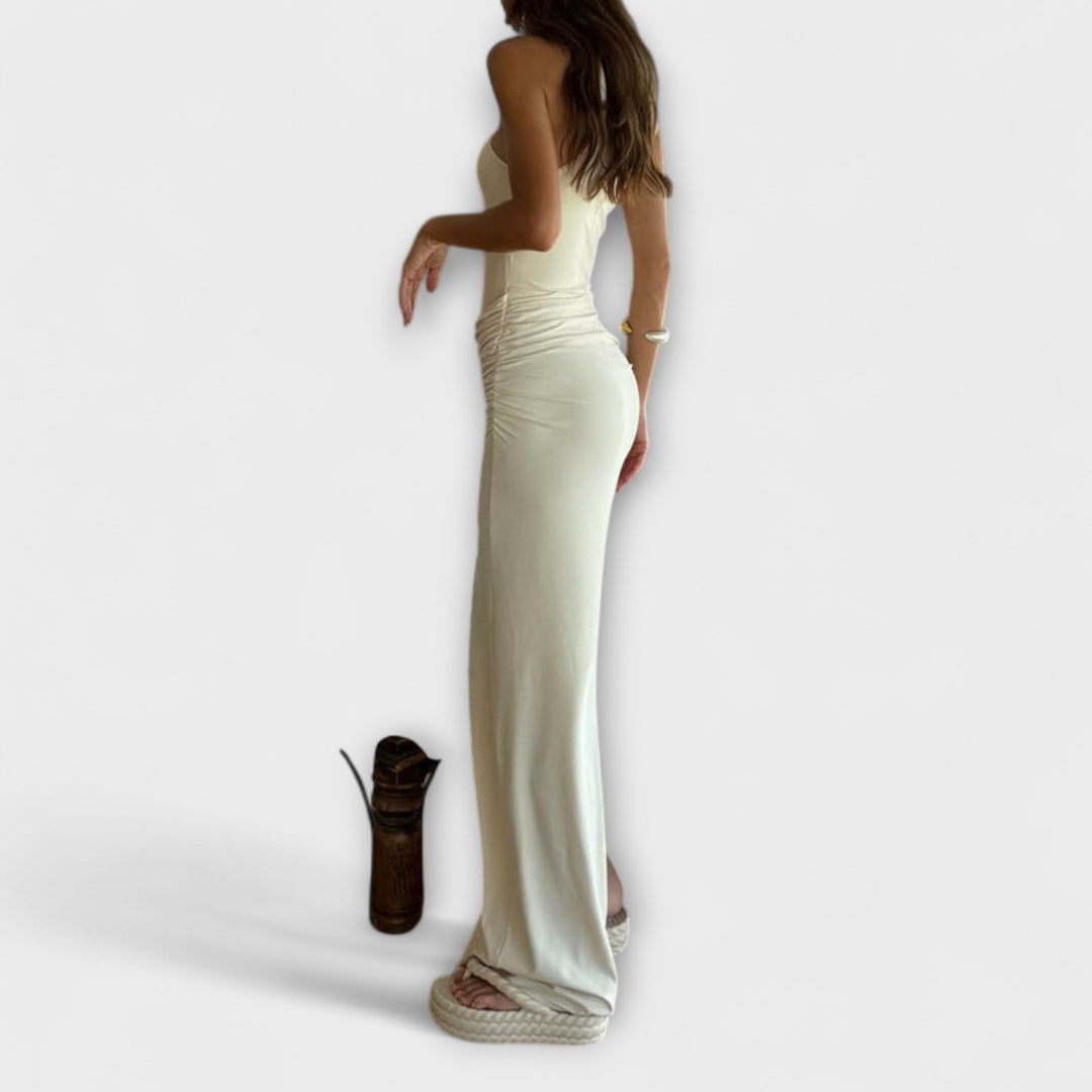 Minna - Atraktívna šaty s výstrihom bez ramienok